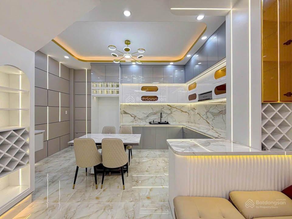 Nhà 2 lầu ngay, gần chợ bờ ngựa trường thpt nguyễn cửu phú, 6x20 giá 810 triệu