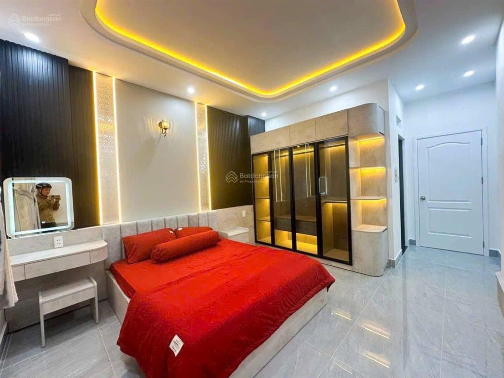 Nhà 2 lầu ngay, gần chợ bờ ngựa trường thpt nguyễn cửu phú, 6x20 giá 810 triệu