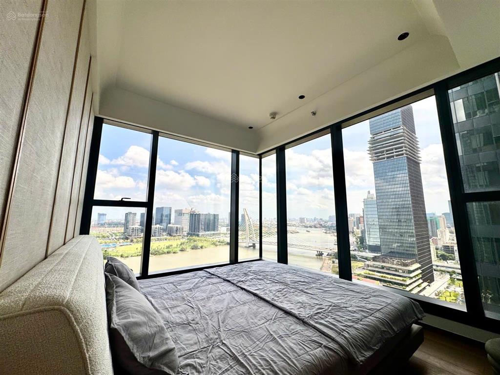 Bán căn hộ 2 phòng ngủ căn góc grand marina saigon 92m