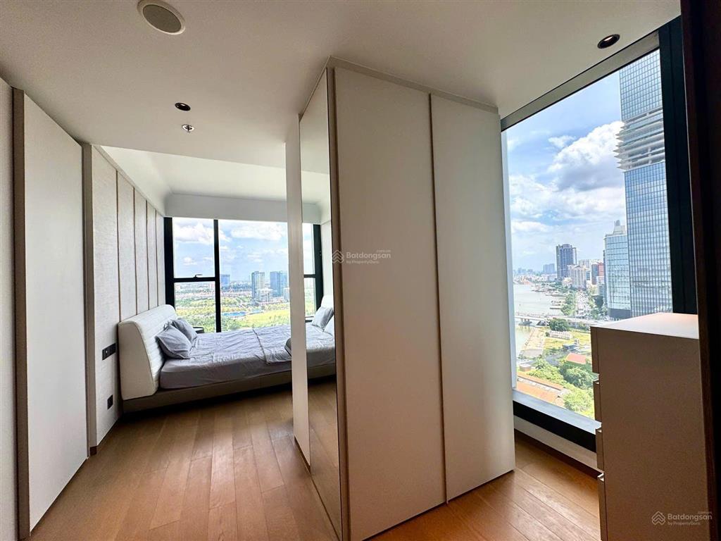 Bán căn hộ 2 phòng ngủ căn góc grand marina saigon 92m