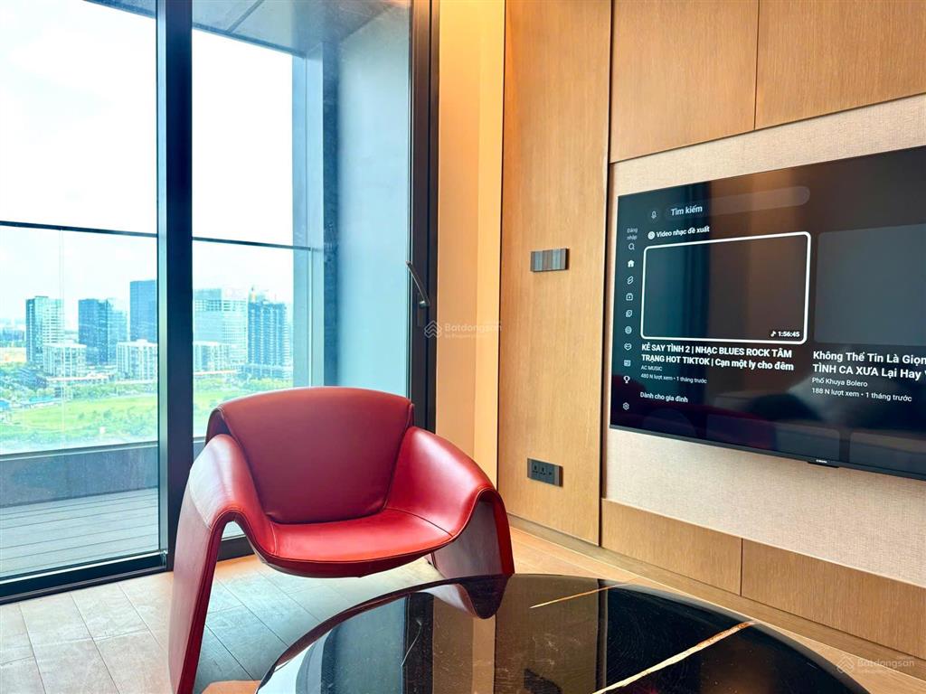 Bán căn hộ 2 phòng ngủ căn góc grand marina saigon 92m