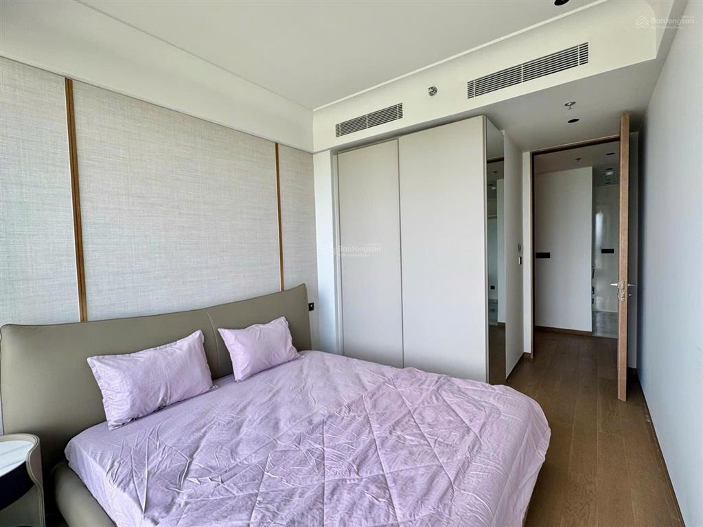 Bán căn hộ 2 phòng ngủ căn góc grand marina saigon 92m