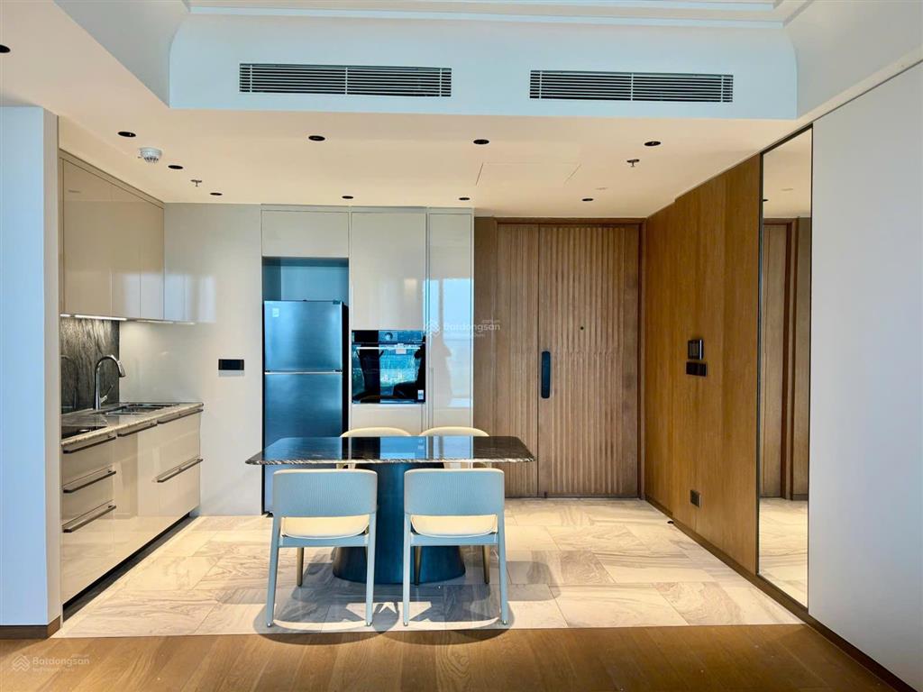 Bán căn hộ 2 phòng ngủ căn góc grand marina saigon 92m