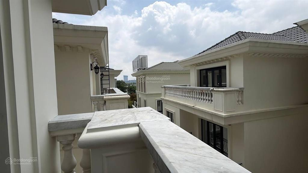 Cho thuê văn phòng tại vinhomes golden river ba son, 180 triệu, 400m2, đẹp, tiện ích