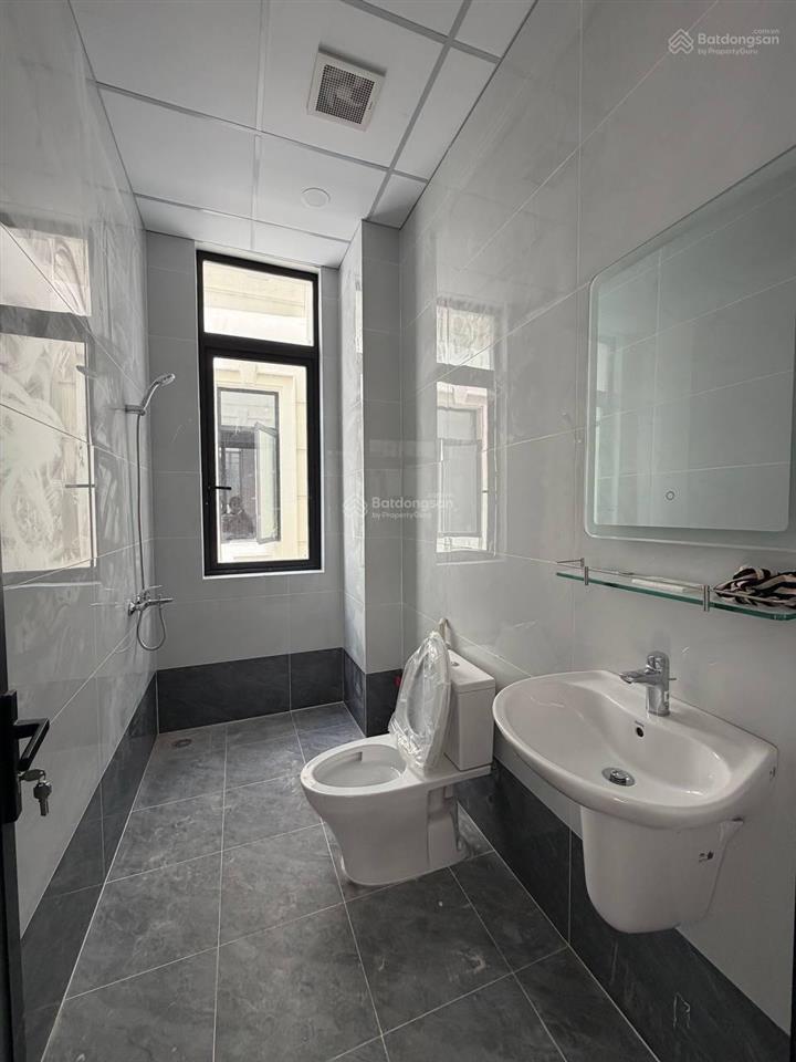 Cho thuê văn phòng tại vinhomes golden river ba son, 180 triệu, 400m2, đẹp, tiện ích