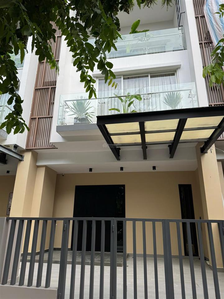 Cho thuê bt tại palm city, giá tốt 70 triệu, 240m2, 4pn, 4wc