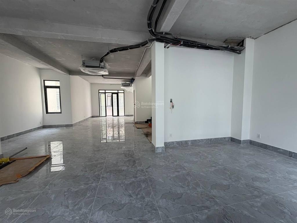 Cho thuê toà nhà biệt thự vinhomes golden river phù hợp làm văn phòng