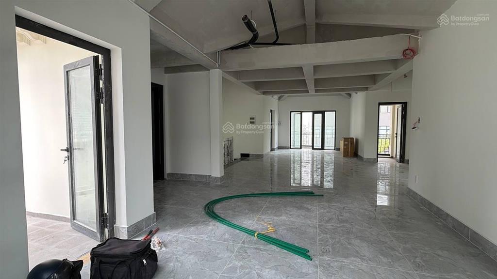 Cho thuê toà nhà biệt thự vinhomes golden river phù hợp làm văn phòng
