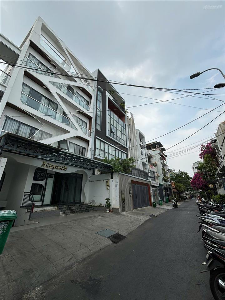 Bán khách sạn ngay nguyễn gia trí (d2)  (hầm + 5 tầng)  dt 8x23m (178.4m2)  giảm 10 tỷ