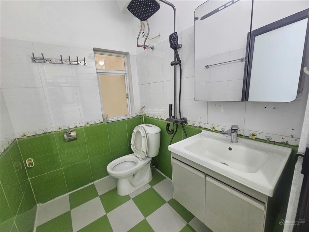 Chính chủ bán căn nhà đất quan nhân 30/34m 5 tầng mt 4m nở hậu giá 7,8 tỷ