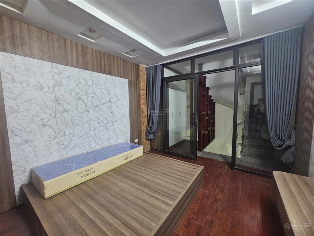 Chính chủ bán căn nhà đất quan nhân 30/34m 5 tầng mt 4m nở hậu giá 7,8 tỷ