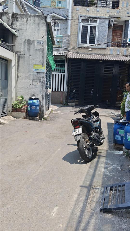 Bán dãy trọ 2 tầng gần đh quốc gia, ngang 7m hẻm xe hơi 4m, thu nhập 170tr/năm, giá 5.6 tỷ