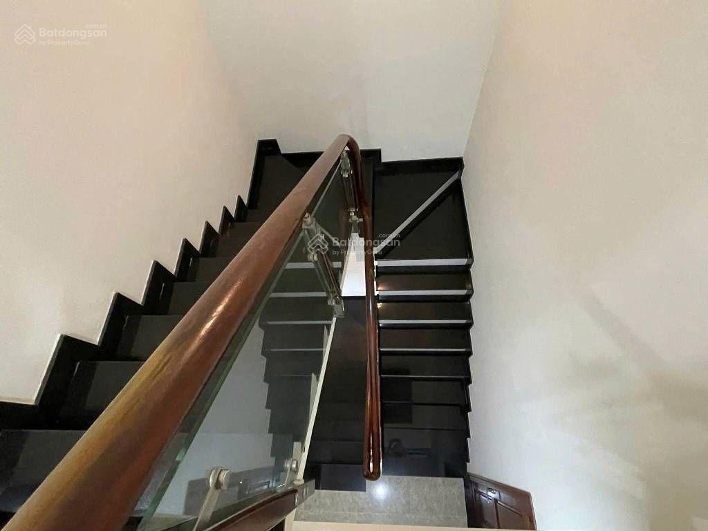 Cần bán gấp nhà tại đường số 9,linh xuân thủ đức giá 5,5 tỷ, 78m2, 3pn, 3wc, 2 tầng,sổ hồng riêng
