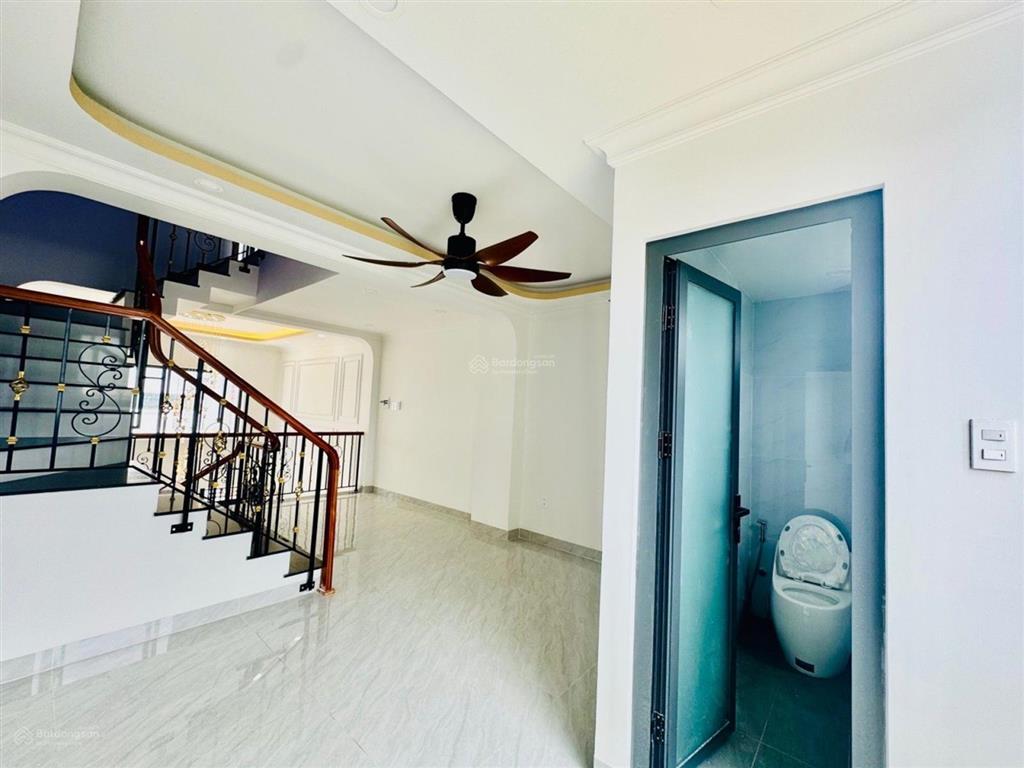 Hạ gấp 500tr về 7 tỷ 5, bán nhanh trong tháng,4 lầu, hiệp bình thủ đức, sổ hoàn công,ô tô trong nhà