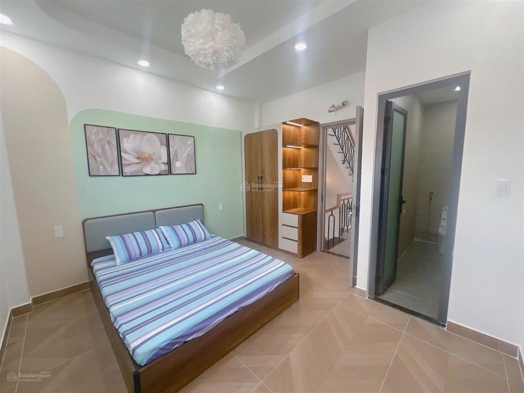 Nhà mới xây cực tâm huyết chủ giảm 300tr còn 5 tỷ 2,cách phạm văn đồng 300m,60m2, shr, hẻm ô tô lớn