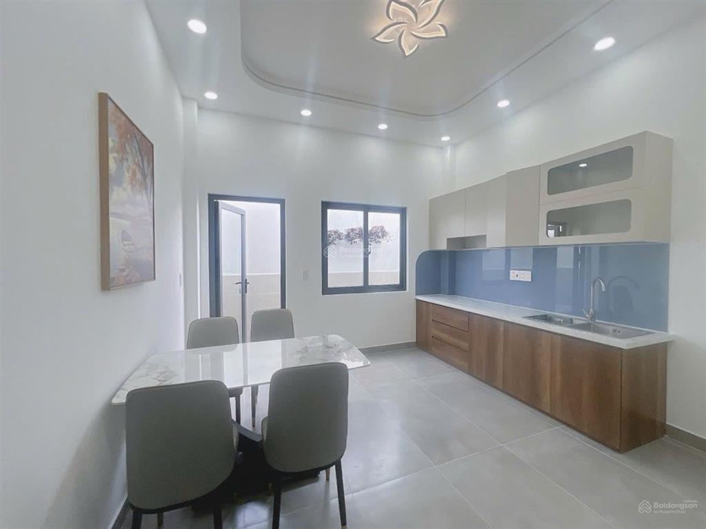 Nhà mới xây cực tâm huyết chủ giảm 300tr còn 5 tỷ 2,cách phạm văn đồng 300m,60m2, shr, hẻm ô tô lớn