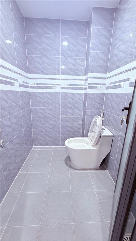 Giảm thêm 200tr cần bán gấp nhà linh xuân thủ đức 1 trệt 1 lầu 2 phòng ngủ, shr, giá chỉ hơn 2 tỷ