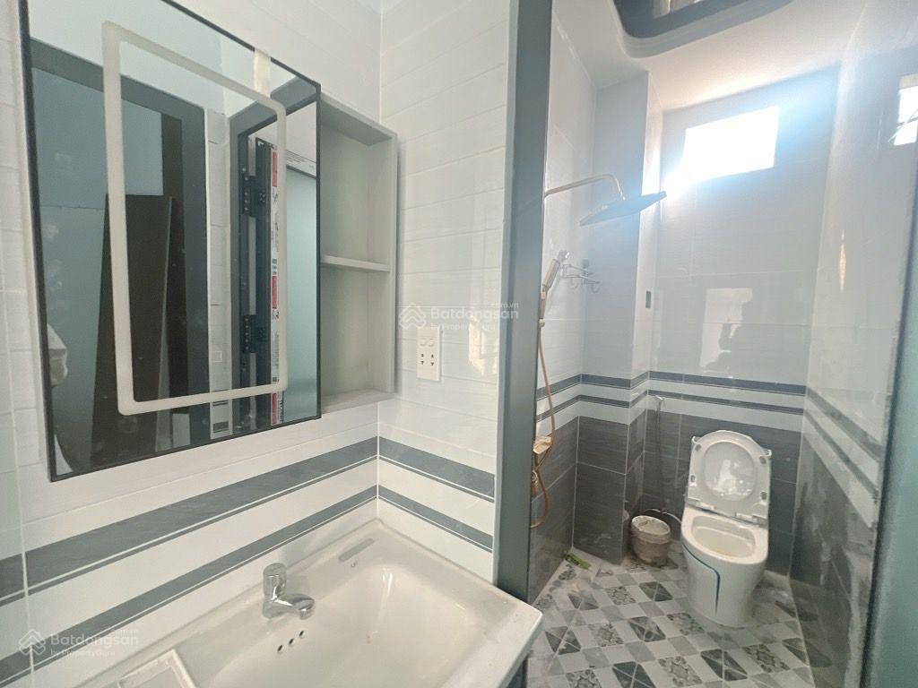Bán gấp nhà mới xây 1 trệt 2 lầu, 4 phòng ngủ, ngang 6,3m, sổ hồng. chưa tới 6 tỷ tam bình thủ đức
