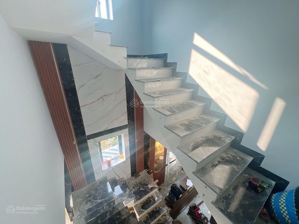 Bán gấp nhà mới xây 1 trệt 2 lầu, 4 phòng ngủ, ngang 6,3m, sổ hồng. chưa tới 6 tỷ tam bình thủ đức