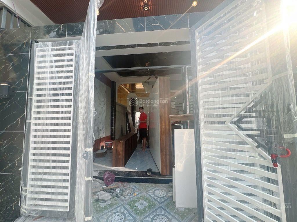Bán gấp nhà mới xây 1 trệt 2 lầu, 4 phòng ngủ, ngang 6,3m, sổ hồng. chưa tới 6 tỷ tam bình thủ đức