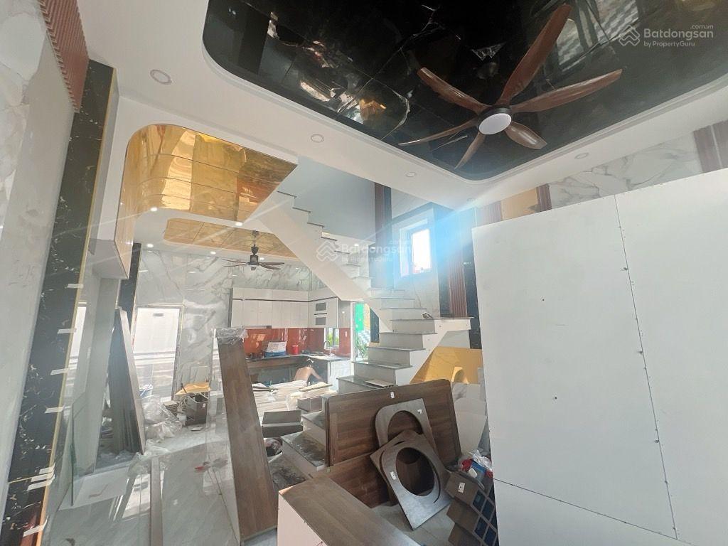 Bán gấp nhà mới xây 1 trệt 2 lầu, 4 phòng ngủ, ngang 6,3m, sổ hồng. chưa tới 6 tỷ tam bình thủ đức