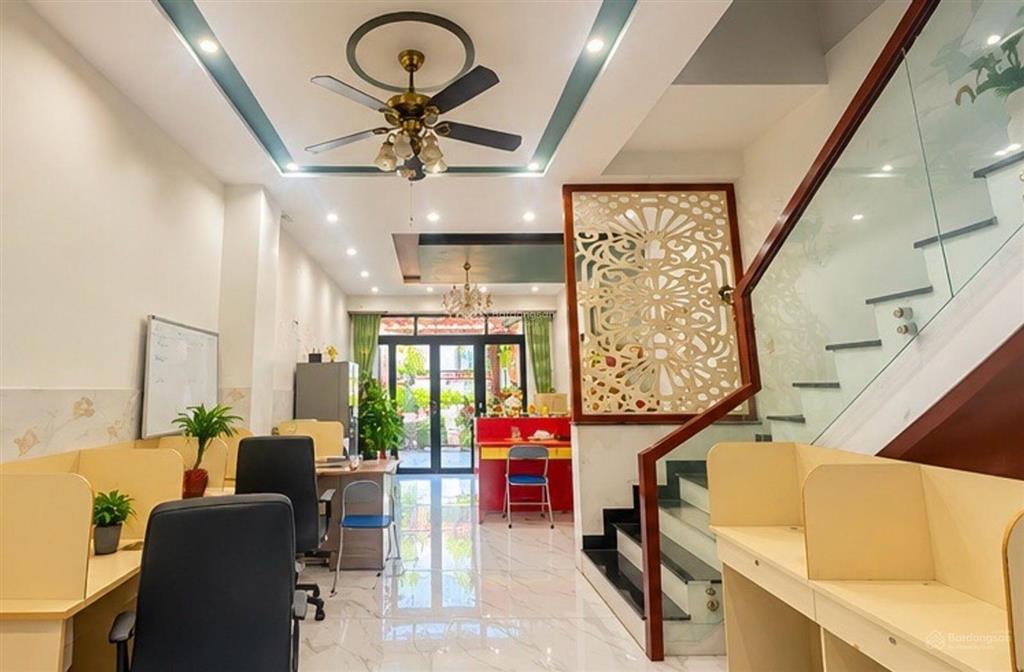 Bán gấp nhà ngay vincom dĩ an, 75m2, đường nhựa lớn, sổ hoàn công, nhỉnh 4 tỷ