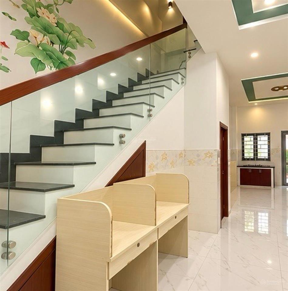 Bán gấp nhà ngay vincom dĩ an, 75m2, đường nhựa lớn, sổ hoàn công, nhỉnh 4 tỷ