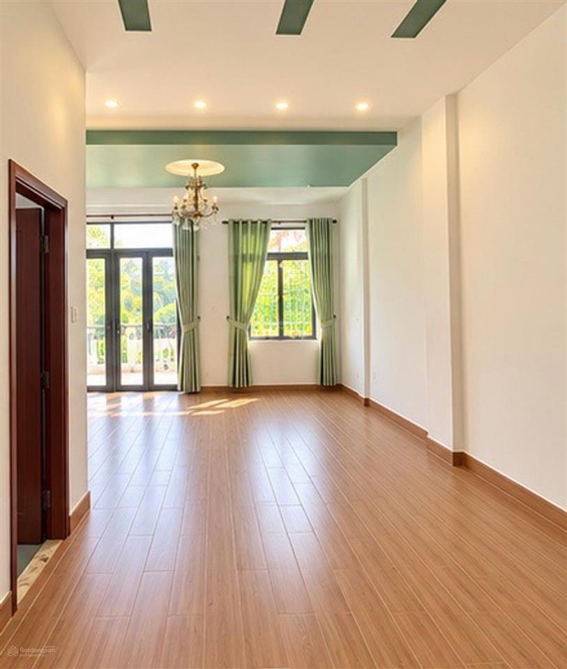 Bán gấp nhà ngay vincom dĩ an, 75m2, đường nhựa lớn, sổ hoàn công, nhỉnh 4 tỷ