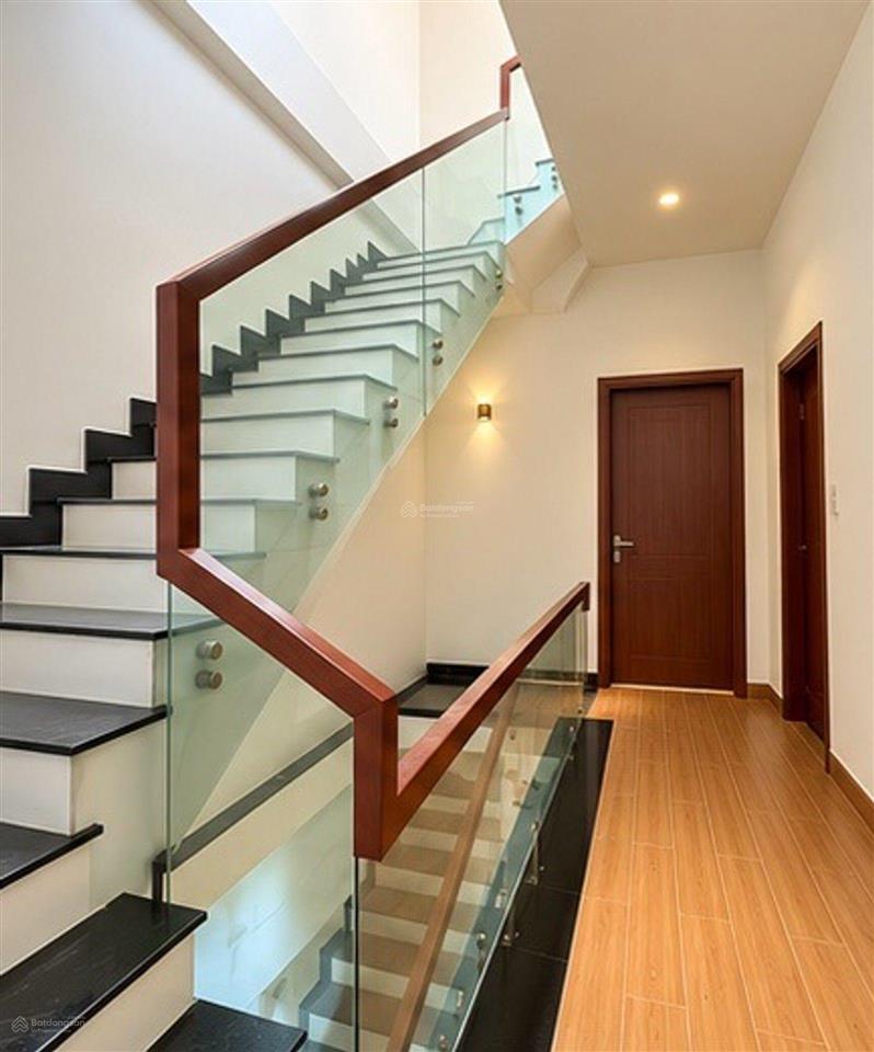 Bán gấp nhà ngay vincom dĩ an, 75m2, đường nhựa lớn, sổ hoàn công, nhỉnh 4 tỷ