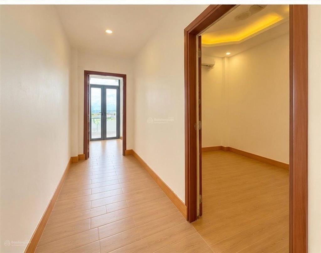 Bán gấp nhà ngay vincom dĩ an, 75m2, đường nhựa lớn, sổ hoàn công, nhỉnh 4 tỷ