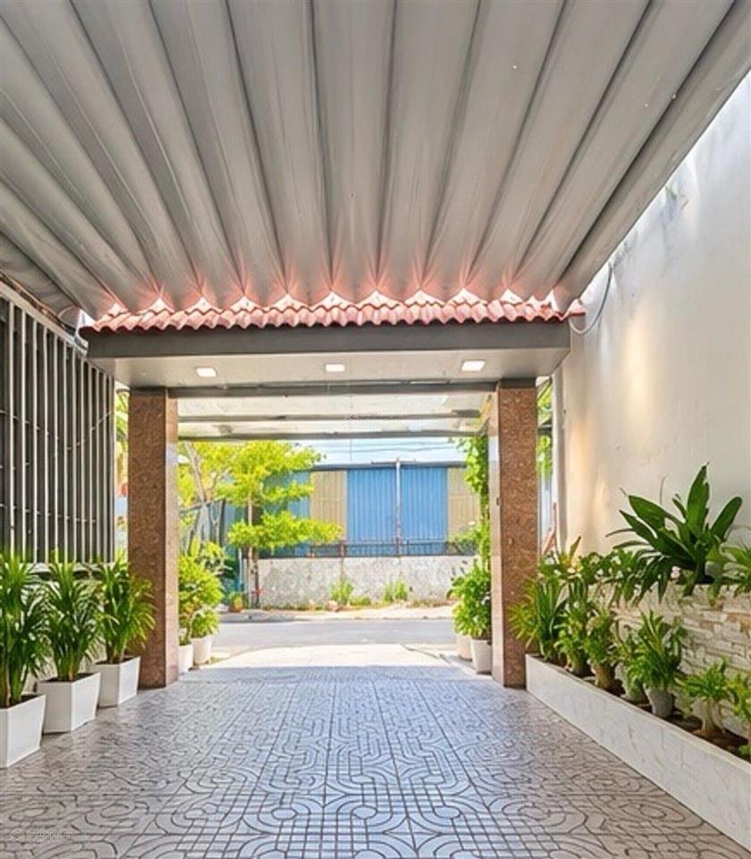 Bán gấp nhà ngay vincom dĩ an, 75m2, đường nhựa lớn, sổ hoàn công, nhỉnh 4 tỷ