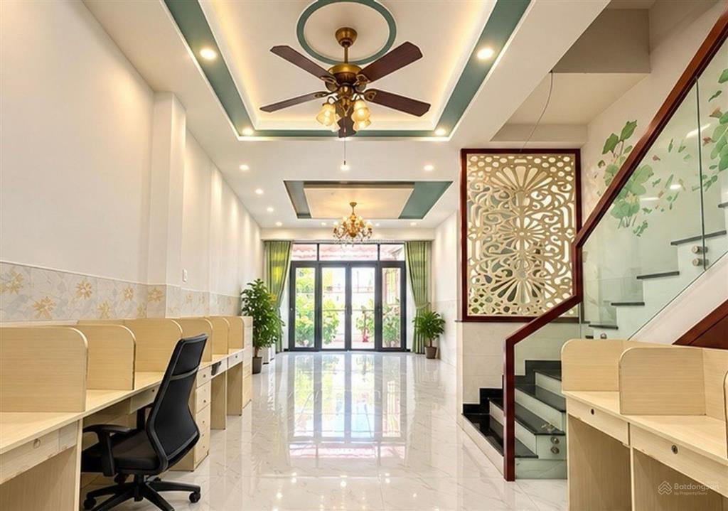 Bán gấp nhà ngay vincom dĩ an, 75m2, đường nhựa lớn, sổ hoàn công, nhỉnh 4 tỷ