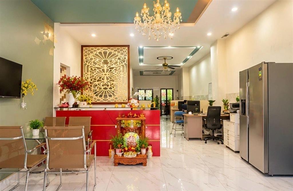 Bán gấp nhà ngay vincom dĩ an, 75m2, đường nhựa lớn, sổ hoàn công, nhỉnh 4 tỷ