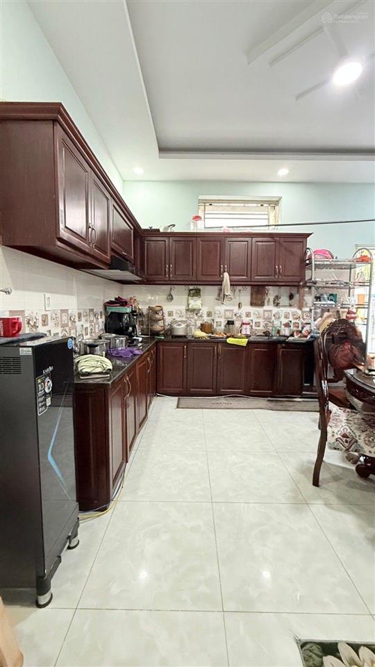 Chủ ngộp ngân hàng bán gấp nhà ngay vincom dĩ an, 100m2 đường 16m, sổ hoàn công nhỉnh 7 tỷ