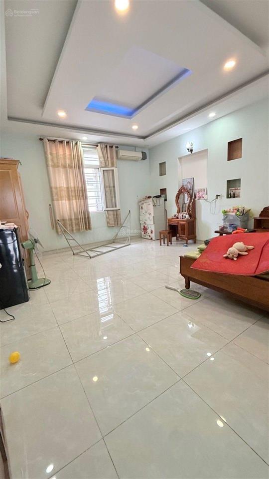 Chủ ngộp ngân hàng bán gấp nhà ngay vincom dĩ an, 100m2 đường 16m, sổ hoàn công nhỉnh 7 tỷ