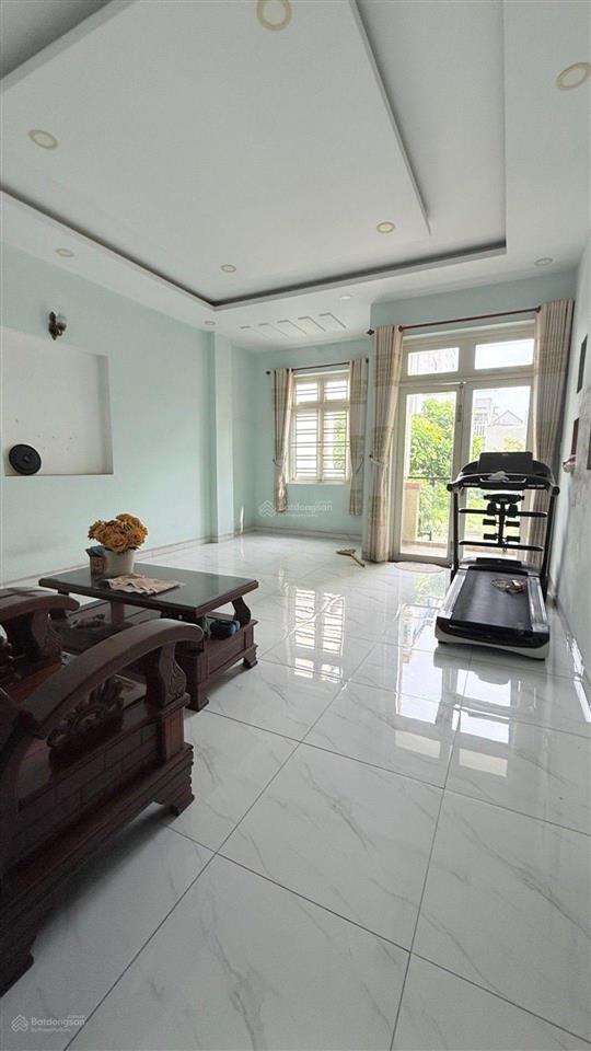 Chủ ngộp ngân hàng bán gấp nhà ngay vincom dĩ an, 100m2 đường 16m, sổ hoàn công nhỉnh 7 tỷ
