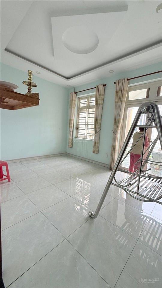 Chủ ngộp ngân hàng bán gấp nhà ngay vincom dĩ an, 100m2 đường 16m, sổ hoàn công nhỉnh 7 tỷ