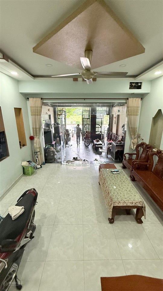 Chủ ngộp ngân hàng bán gấp nhà ngay vincom dĩ an, 100m2 đường 16m, sổ hoàn công nhỉnh 7 tỷ
