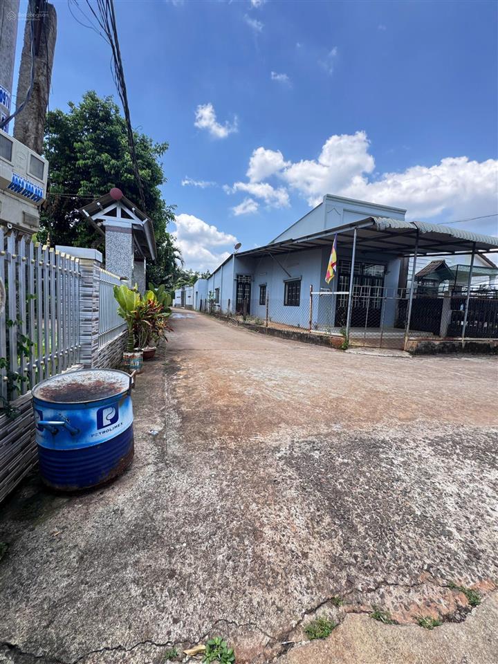 Bán gấp nhà cấp 4, nhà góc 2mt dt 173m2 6x29m chỉ 800tr xuân định, đồng nai