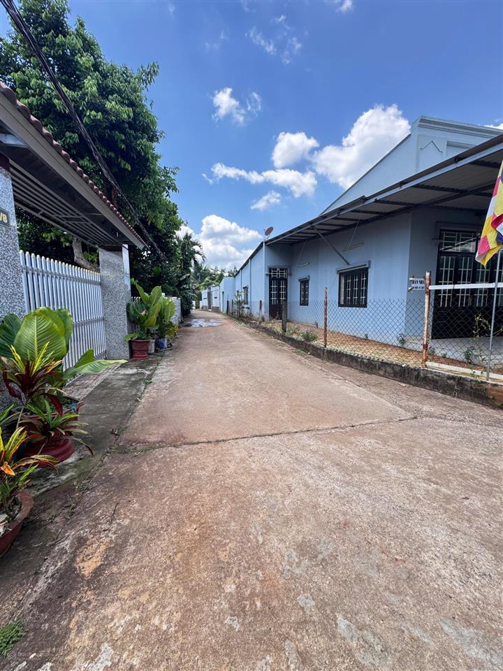 Bán gấp nhà cấp 4, nhà góc 2mt dt 173m2 6x29m chỉ 800tr xuân định, đồng nai