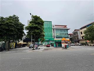 Bán tòa nhà cao cấp nhất tại tp hòa bình  dt 1900m2 với 3 mặt thoáng, 4 tòa vp doanh thu ~5 tỷ/năm