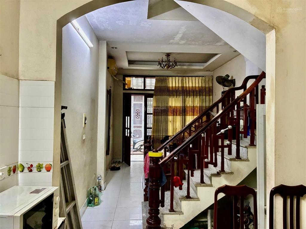 Chính chủ bán nhà riêng tại láng, dt 43m2 4 tầng, ô tô đỗ cửa, nội thất đầy đủ giá chỉ 10 tỷ