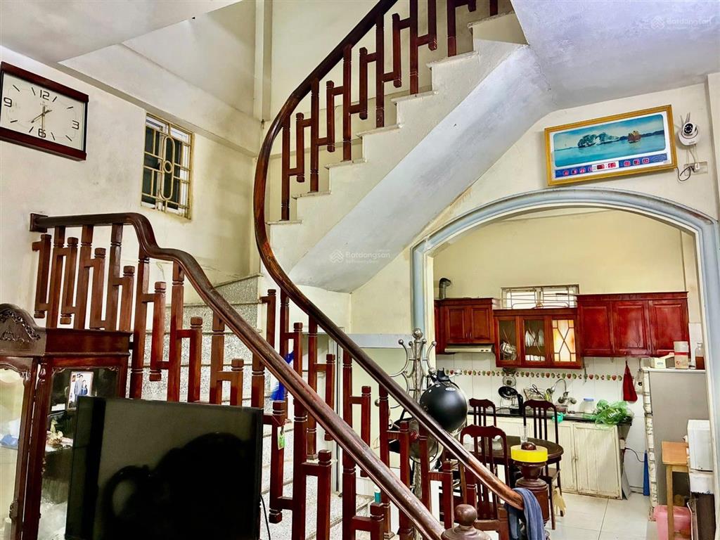 Bán nhà riêng tại đường láng, đống đa, ôtô đỗ cửa, 150m ra mặt phố láng, dt 45m2 4 tầng giá 11 tỷ