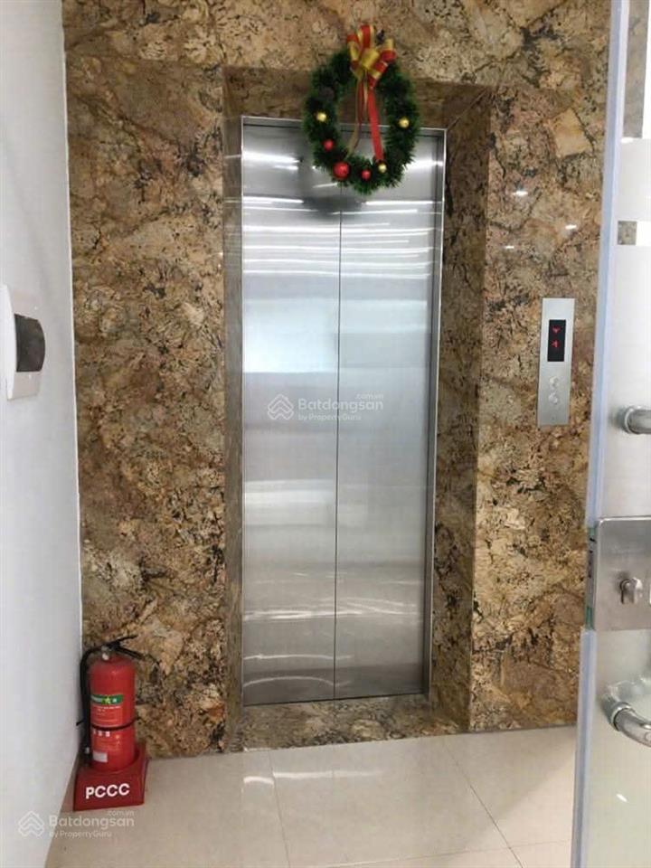 Cần bán liền kề vị trí đẹp, nhà hoàn thiện thang máy phù hợp ở kết hợp kinh doanh giá 19,5 tỷ