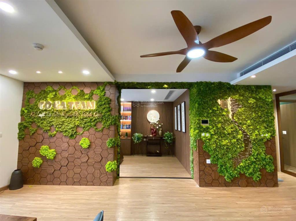 Cần bán liền kề vị trí đẹp, nhà hoàn thiện thang máy phù hợp ở kết hợp kinh doanh giá 19,5 tỷ