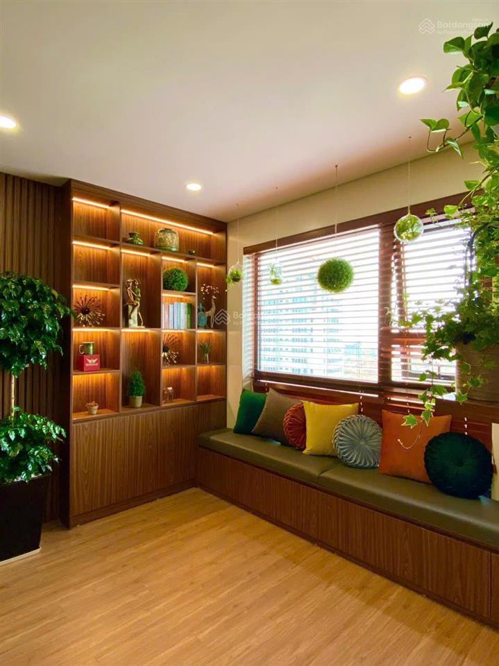 Cần bán liền kề vị trí đẹp, nhà hoàn thiện thang máy phù hợp ở kết hợp kinh doanh giá 19,5 tỷ