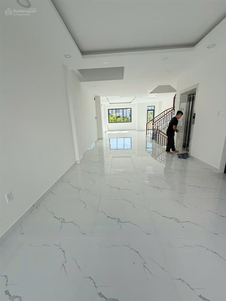 Cho thuê mặt bằng tầng 1 shophouse t&t city long hậu, dt 6*20m, trống suốt
