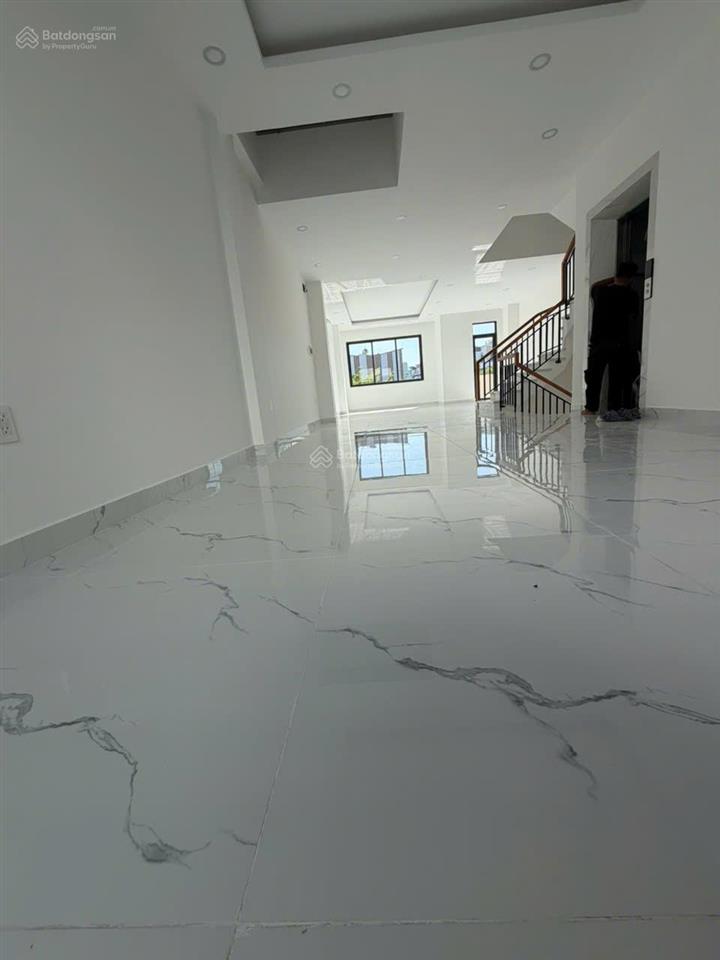 Cho thuê mặt bằng tầng 1 shophouse t&t city long hậu, dt 6*20m, trống suốt
