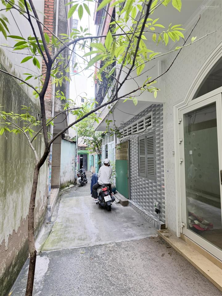 Gần ngã tư hàng xanh  vòng xoay điện biên phủ | bình thạnh | 50m2  ngang 4.2m | 6,499t