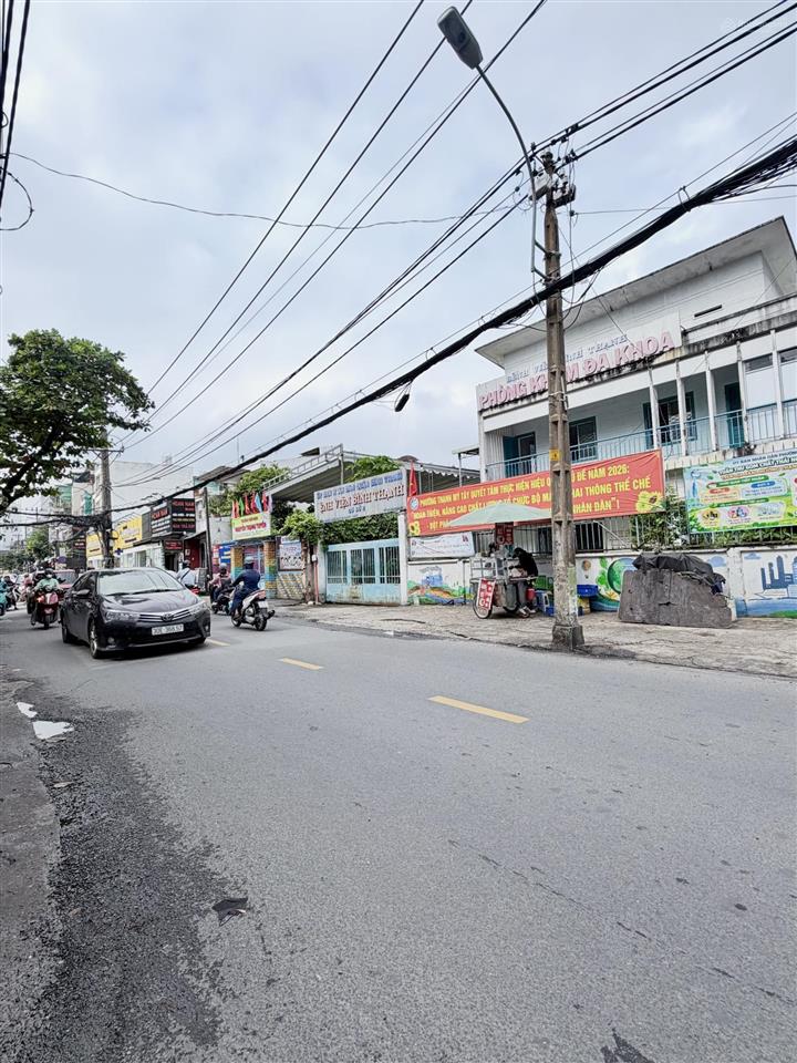Gần ngã tư hàng xanh  vòng xoay điện biên phủ | bình thạnh | 50m2  ngang 4.2m | 6,499t